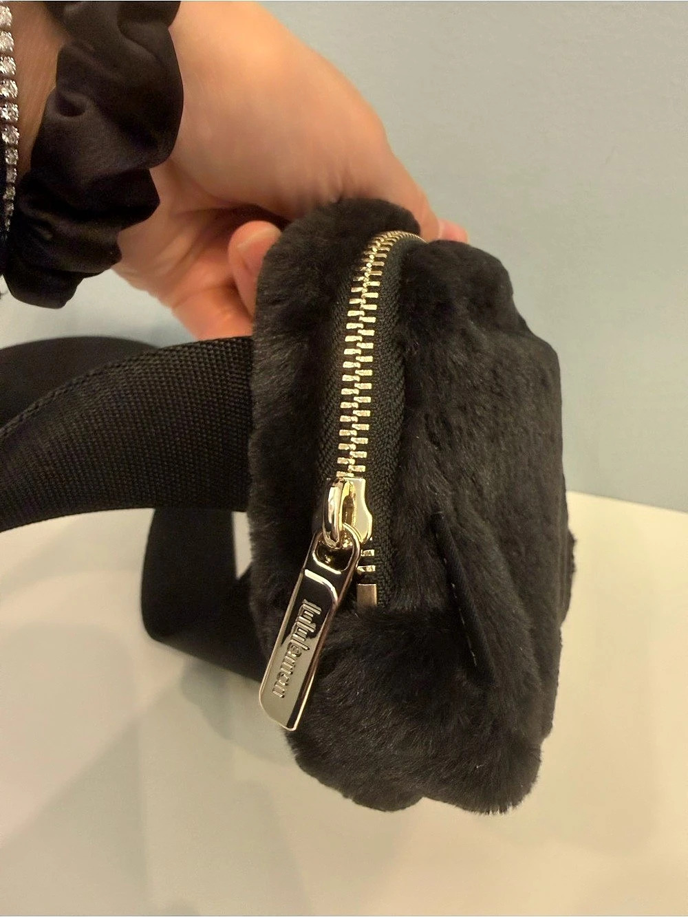 lululemon Everywhere Belt Bag Fleece Faux Fur Crossbody Bag Black - Picture 6 of 7